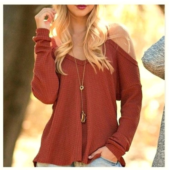 SOLD🤗🤗 Waffle Knit Cold Shoulder Tunic NWT - Picture 4 of 4